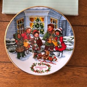 Avon Christmas 1991 Plate Trimmed in 22K gold